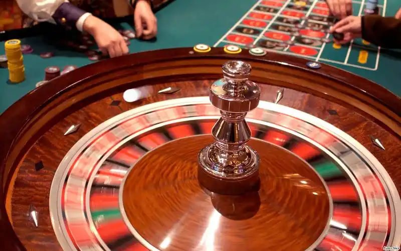 Pengguna menikmati bonus selamat datang di platform mobile warungplay dengan tema olahraga dan casino
